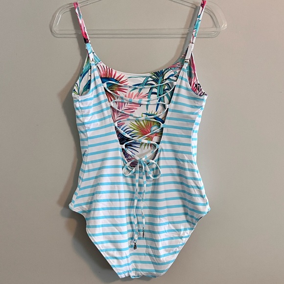 TOMMY BAHAMA | 10| Reversible | Padded - Picture 5 of 16